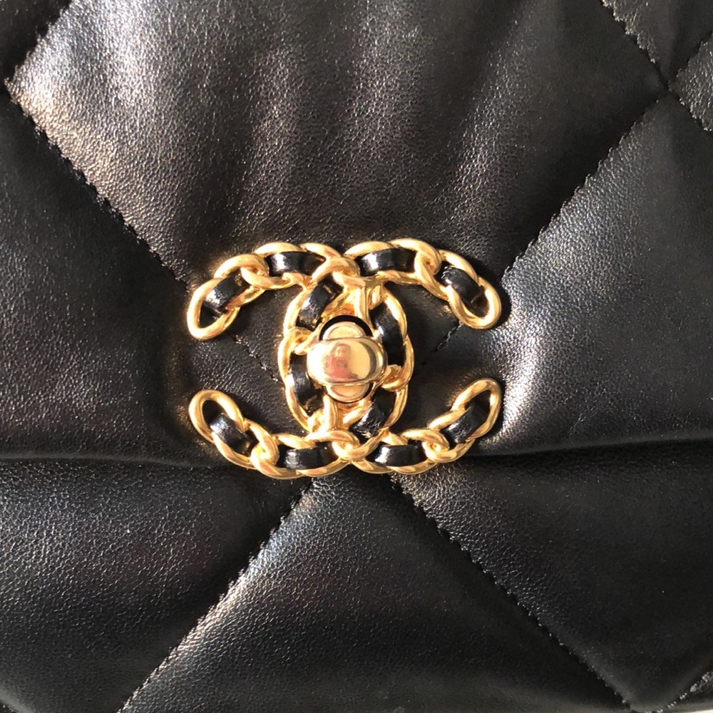 ❤️ Traded ❤️CHANEL 19 Small Flap Bag - Picture 7 of 16